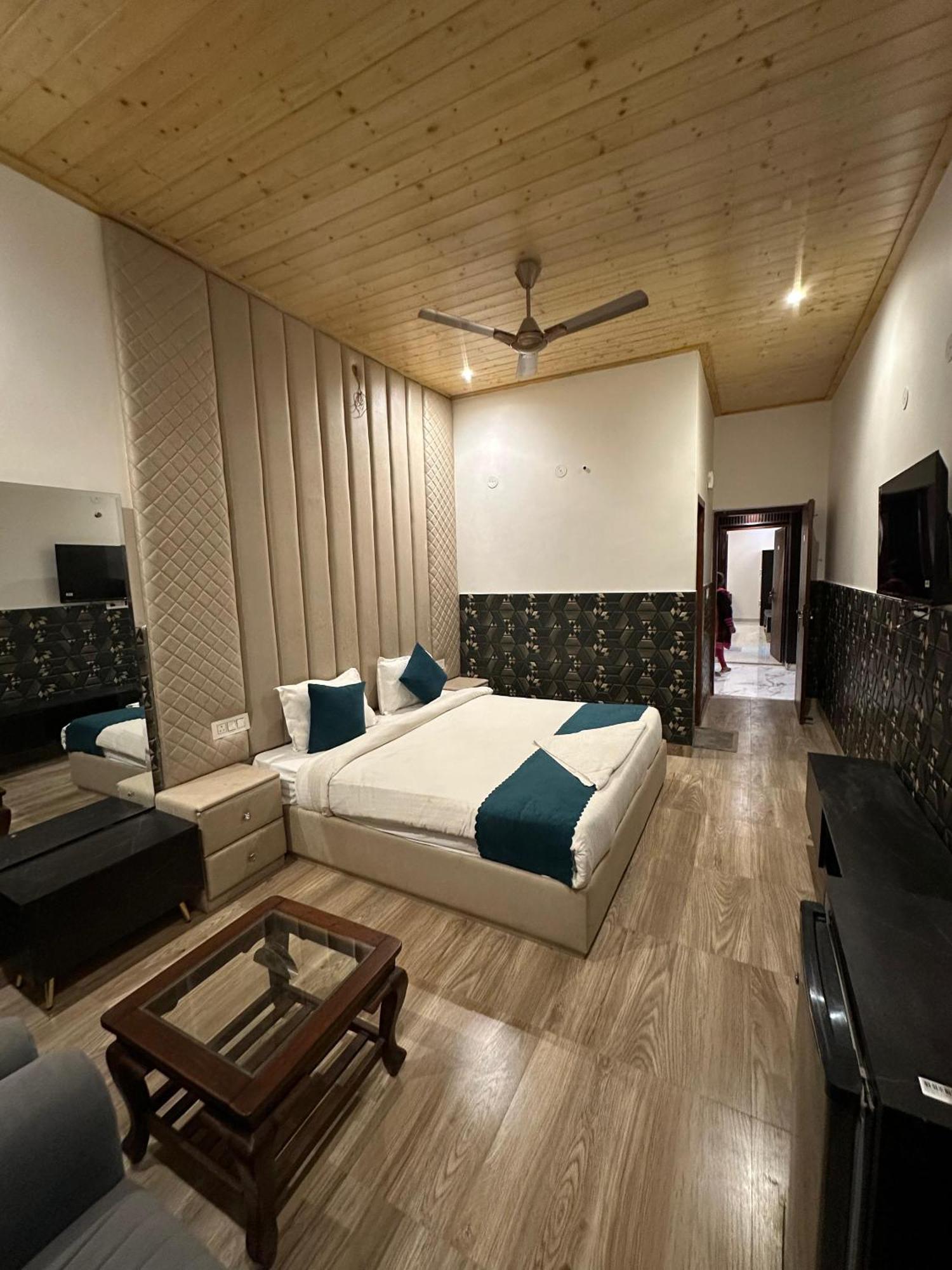 Hotel La Casca Experience Zirakpur Zewnętrze zdjęcie